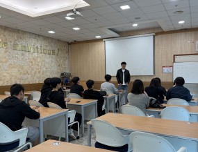 일시 : 2026년 4월 4일(토) 14:00 ~ 16:30장소 : 광양시청소년문화센터 1층 창작공방청소년동아리 기록 5기가 금일 4월 정기활동을 진행했습니다 !사진전 - 사계(봄)에 관련된 사진을 촬영해온 뒤작품으로 만들 사진을 선정하고 사진전 운영에 대한 내용을 논의하는시간을 가졌습니다 !이 후 문화센터 내에서 봄의 향기가 물씬 느껴지는 사진전을 진행할 예정이니 많은 관심 부탁드립니다 !